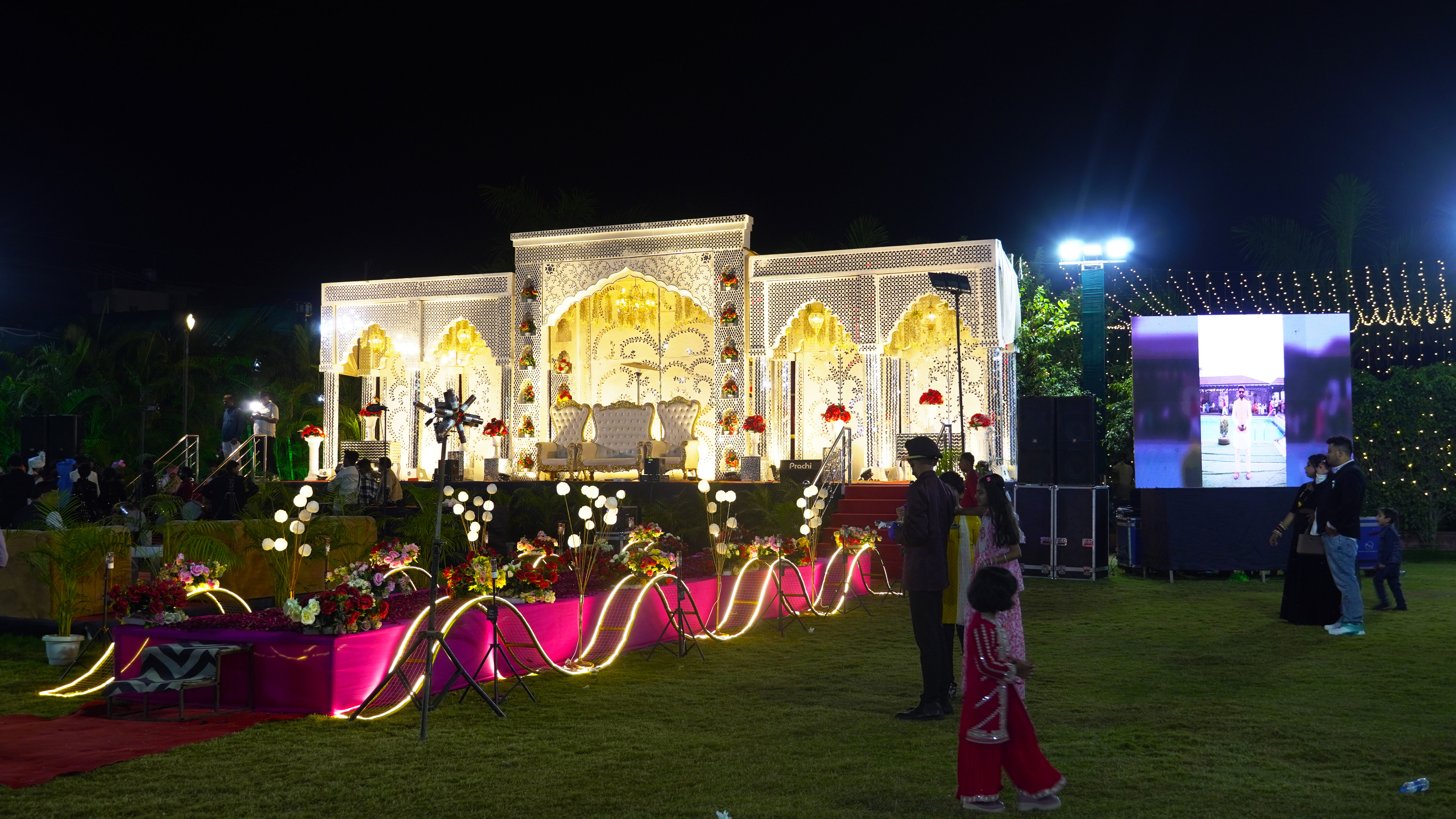 Hotel Yashoda Privilege - Garden 1 stage setup, Bhopal